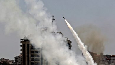 كتائب القسام توجه ضربة صاروخية لـ "تل أبيب" بعشرات الصواريخ