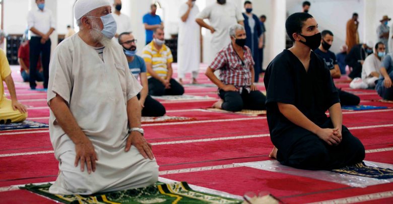 إلغاء التباعد الجسدي في المساجد